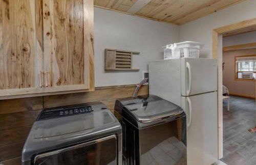 Cozy Home, Hot Tub, Dock, Kayaks, Swimming & More! - Photo 15