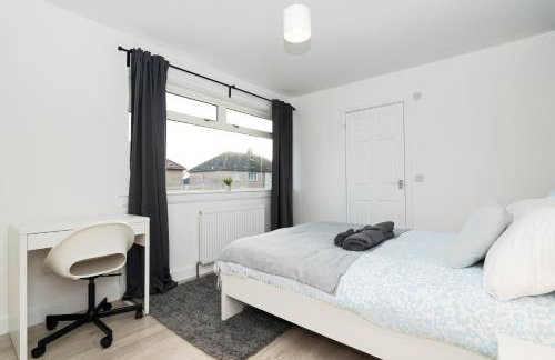4Bed-House-2Bath-Free Parking-by Holiday Homes - Foto 26