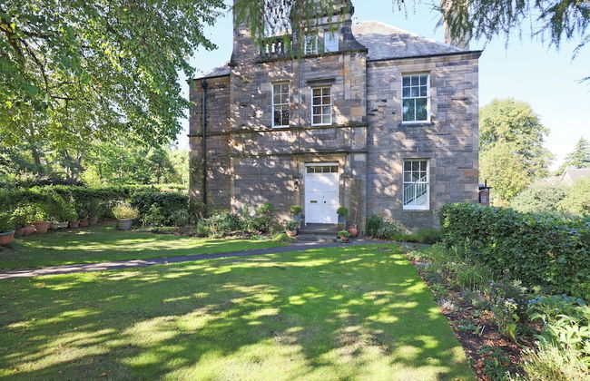 Delightful 3-bed Flat with Parking - Foto 52