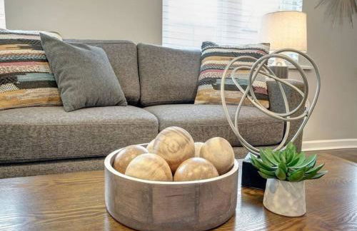 Two Comfy Condos Near City Center OTR UC Zoo - Foto 8