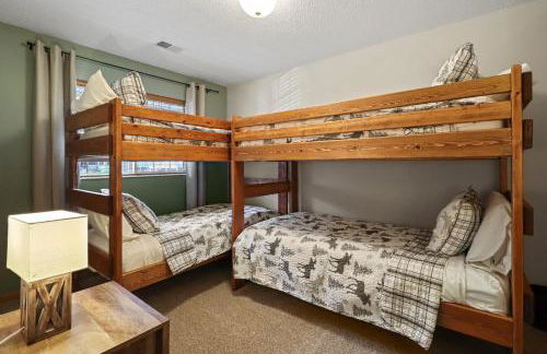 Black Bear Lodge Condo with Kayaks BBQ & Fire Pit - Photo 18