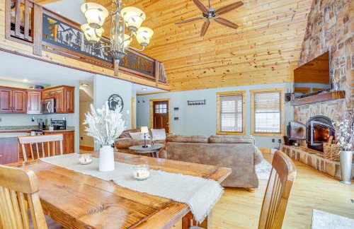 Hike, Ski and Raft Terra Alta Cabin with Large Deck - Foto 5