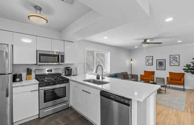 Crescent Furnished Apartments v2 - Photo 17