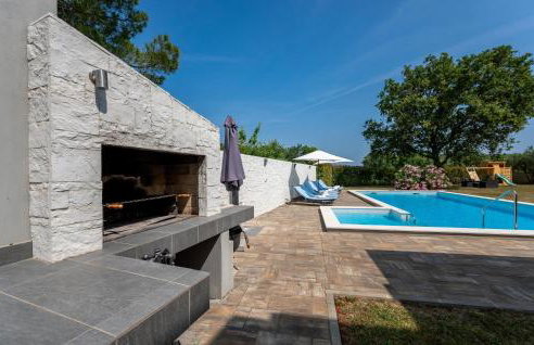 Awesome Home In Brtonigla With Sauna - Photo 14