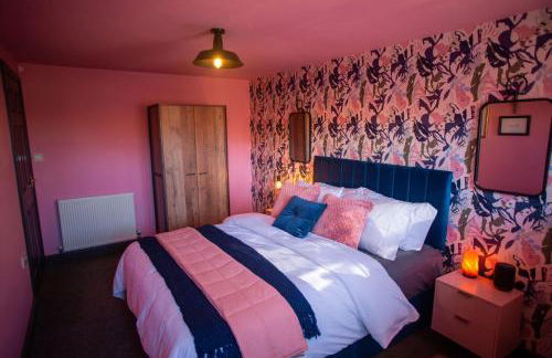 The Stables - Quirky one bed holiday home with wood fired hot tub - Foto 2
