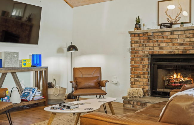 Lake Daze by Avantstay Lakefront w/ Modern Interior, Enclosed Porch & Hot Tub - Foto 9