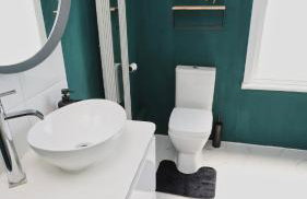 Modern 2 bed house in Enfield with private driveway parking - Photo 16