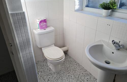 Ground Floor Maisonette Near St James St Overground Station - Foto 26