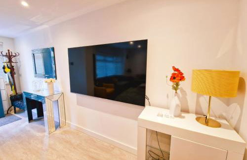 Luxurious Home in Chester a Beautiful Sanctuary - Photo 8