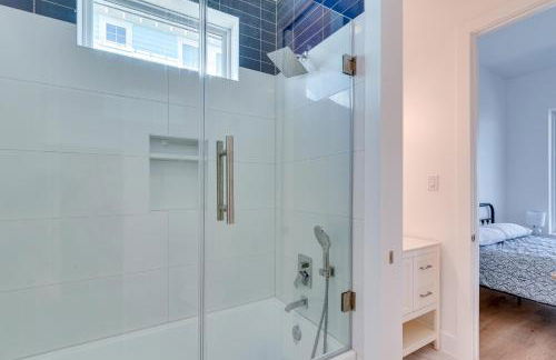 Ocean Views, Steps to Sand! Coastal Galveston Gem - Foto 25