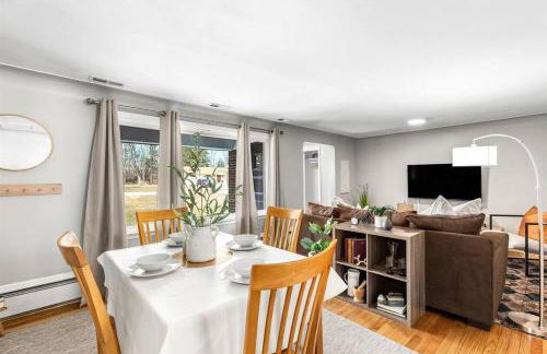 Warm & Comfy 2BR, Huge Backyard, Great Location! - Photo 65