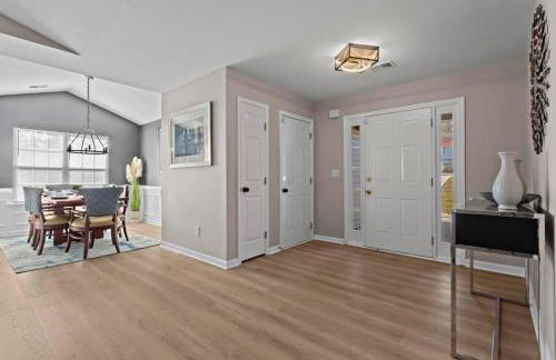 Comfortable 4BR Stay | Room for Everyone - Foto 15