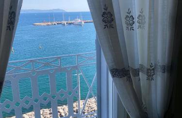 Caracciolo Seafront Charme Home - Photo 3