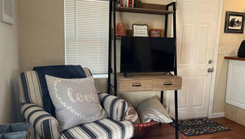 Cheerful pet-friendly bungalow right in town - Foto 3