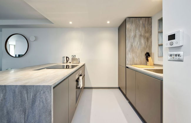 Striking One-bedroom Apartment Vibrant Poplar - Foto 12