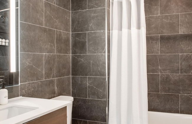 Austin Ultimate 1BD 1BA 2nd Street District Apartment - Photo 21