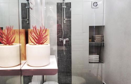 Appartement T2bis Sartène 60m2 avec jolie terrasse de 25m2 et vue panoramique mer et montagne sur le Golfe du Valinco - Quartier calme à 10mn à pied du centre ville - Idéal pour 4 personnes et possibilité de 6 couchages - Place de parking réservée - Foto 15