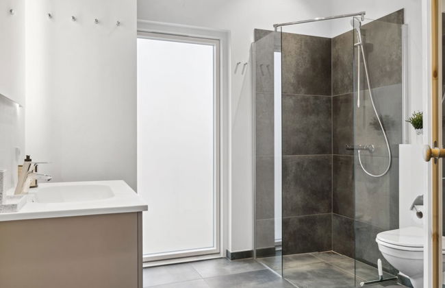 "Harrieth" - 300m from the sea - Foto 15