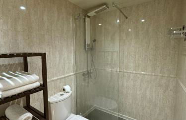 Enjoy the sun and pool in this fabulous apartment - Foto 39