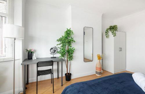 9RA - 4BD House - Wembley Views - Foto 29