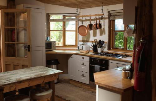 Tree-Tops Treehouse Eco Retreat - Photo 11