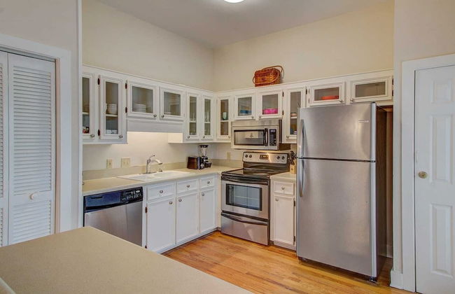 75 Grand Pavilion by Avantstay Steps From Beach + 2 Community Pools - Photo 4