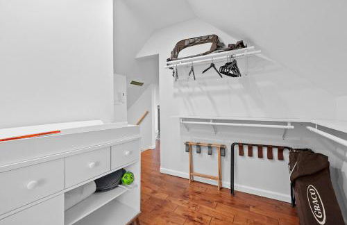 Cozy escape with Hot Tub, ideal for family & friends - Photo 38