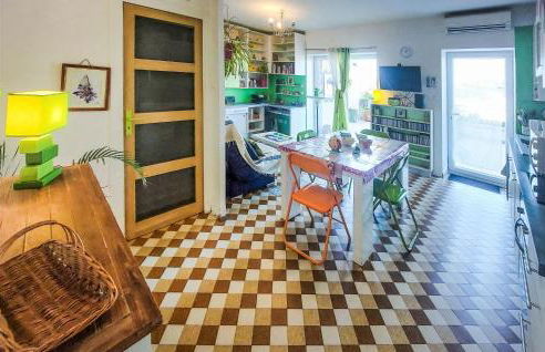 Awesome Apartment In Saint-Étienne - Foto 6