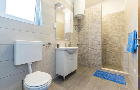 Awesome Home In Unesic - Foto 30