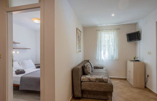 House Oliva with private pool and large garden - Photo 24