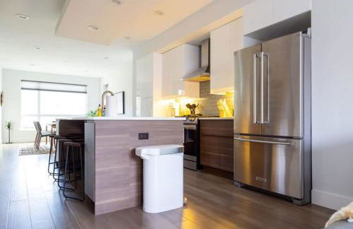 The Grove's Modern Family Row House ABODEbucks - Photo 11