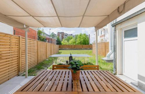 Play ping pong in your magical garden in Paris - Foto 1