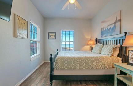 Group Getaway w/ Pool, Boat Dock 2 Homes Laguna Village Retreat by Avantstay - Foto 130