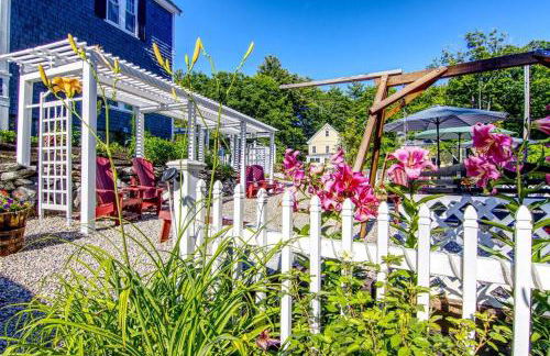 Main House - 3 Story 5 Bed 3 Bath Private Deck Courtyard Pet Friendly fee applies - Photo 47