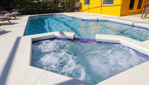 Spacious 6-Bedroom Getaway with Game Room, Private Spa & Sunny Pool Deck in Premier Resort Setting - Foto 5