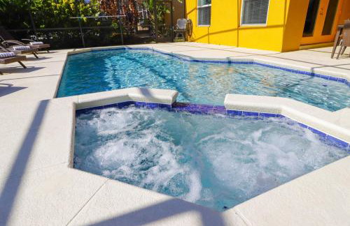 Spacious 6-Bedroom Getaway with Game Room, Private Spa & Sunny Pool Deck in Premier Resort Setting - Foto 5