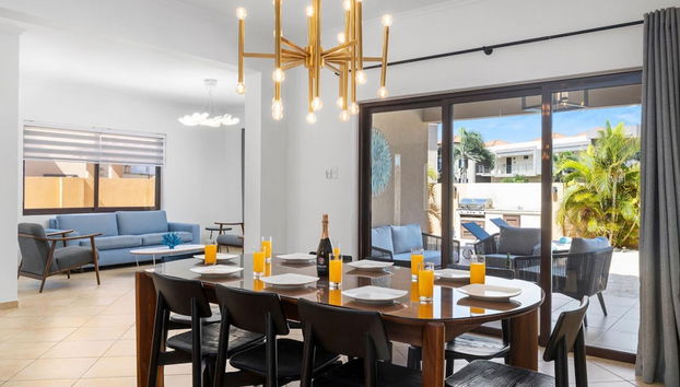 4BR Villa Gold Coast w Pool - Foto 4, Habitación