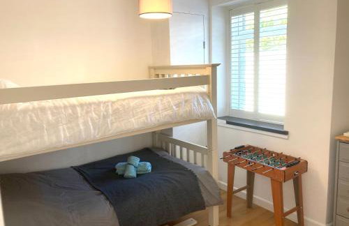 Lovely spacious flat with sea views, sunsets, garden and woodburner - Photo 25