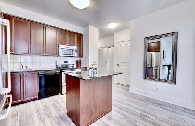 Grand Royal Condos -Mississauga SQ One - Photo 12