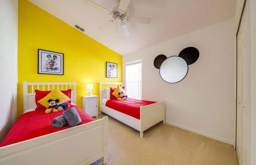 630- 3 Bedroom South facing Home with Pool Drenched in Florida Sunshine Perfect for Families - Foto 56