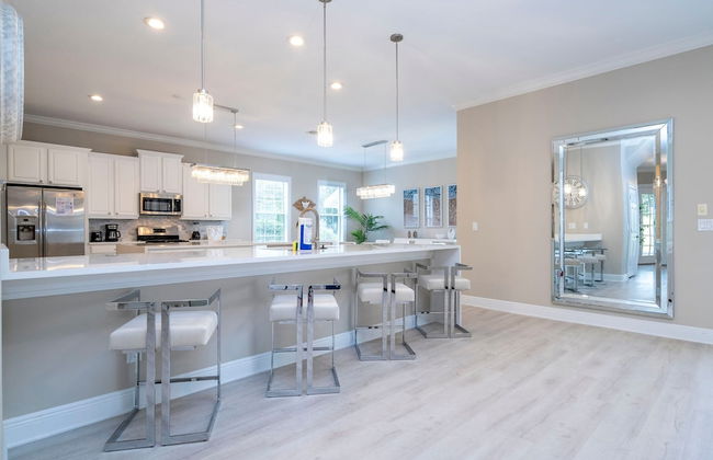 7516 Luxury Home 5BD Perfect for Your Family - Foto 17