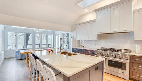 Lake Wisconsin Retreat with Dock Great for Groups! - Foto 5