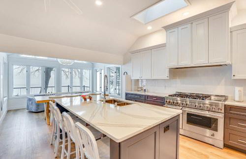 Lake Wisconsin Retreat with Dock Great for Groups! - Foto 5