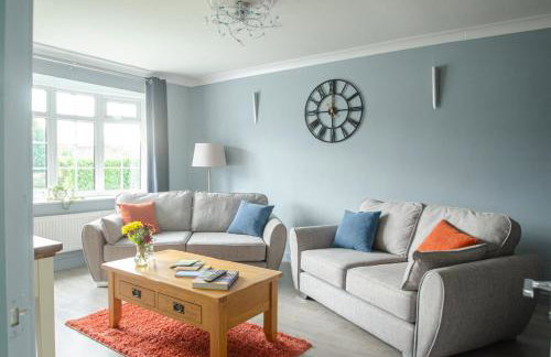 Huntsfield House- Stunning Modern 4 Bedroom House Suitable for Work and Leisure Stays - Foto 4