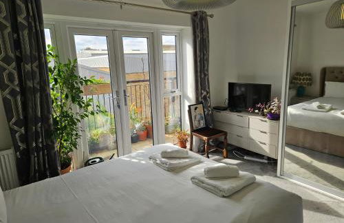 Stylish 1BD Flat with Parking Hackbridge - Foto 22