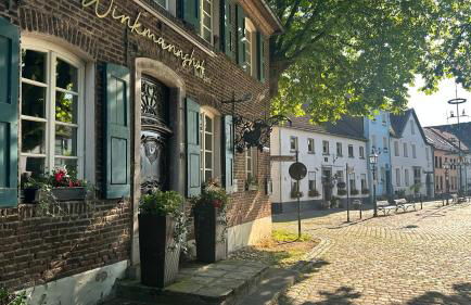 Apartment Savanna im historischen Stadtkern Linn in Krefeld, nähe Düsseldorf Messe, Airport, Parkmöglichkeiten direkt vor dem Haus - Foto 34