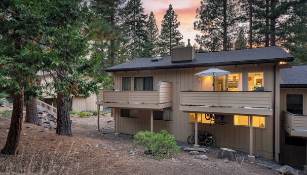 Ski Way by AvantStay Cozy Tahoe Home w Fireplace Balcony - Foto 2, Interior