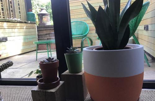 Chorlton Garden Rooms. Relax, work, stay and play. - Foto 23