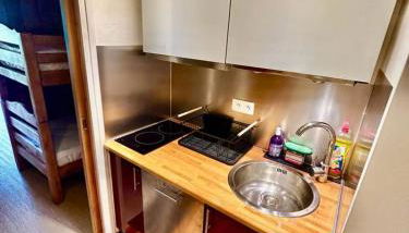 Pretty family nest in front of snow - Photo 3