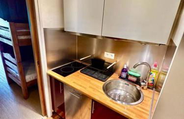 Pretty family nest in front of snow - Photo 3